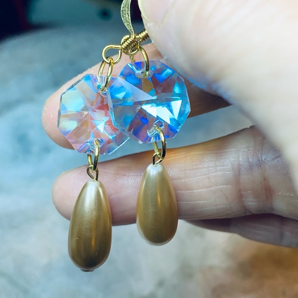 Beautiful handmade hexagon glass with teardrop glass pearl earrings - Picture 3 of 4